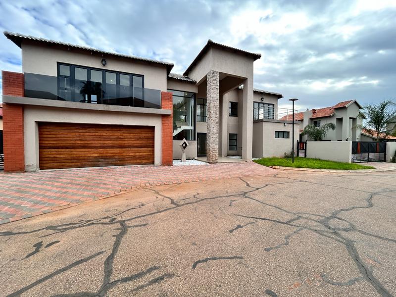 5 Bedroom Property for Sale in Melodie North West